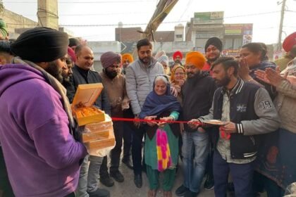 ਵਿਧਾਇਕ ਸ਼ੈਰੀ ਕਲਸੀ ਨੇ ਵਾਰਡ ਨੰਬਰ 16 ਵਿਖੇ ਸੀਵਰੇਜ਼ ਦੀ ਸਮੱਸਿਆ ਦੇ ਨਿਪਟਾਰੇ ਲਈ ਨਵਾਂ ਸੀਵਰੇਜ ਪਾਉਣ ਦਾ ਕੰਮ ਸ਼ੁਰੂ ਕਰਵਾਇਆ