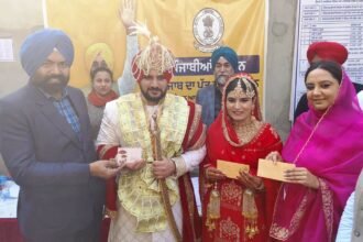ਨਵ-ਵਿਆਹੀ ਜੋੜੀ ਨੂੰ ਵਿਆਹ ਦੇ ਪੰਜ ਮਿੰਟ ਵਿੱਚ ਹੋਇਆ ਰਜਿਸਟ੍ਰੇਸ਼ਨ ਸਰਟੀਫਿਕੇਟ ਜਾਰੀ,ਡਿਪਟੀ ਕਮਿਸ਼ਨਰ ਅਤੇ ਵਿਧਾਇਕਾ ਨੇ ਵਿਆਹੀ ਜੋੜੀ ਨੂੰ ਸ਼ਗਨ ਵੀ ਪਾਇਆ