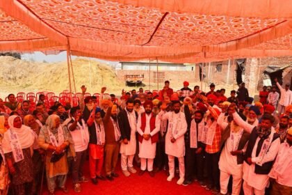 ਚੇਅਰਮੈਨ ਪਨੂੰ ਦੀ ਅਗਵਾਈ ਹੇਠ ਬਹਾਦਰਪੁਰ ਤੋ ਰਵਾਇਤੀ ਪਾਰਟੀਆਂ ਨਾਲ ਸਬੰਧਿਤ ਦਰਜਨਾਂ ਪਰਿਵਾਰ, ਆਪ ਪਾਰਟੀ ਵਿੱਚ ਸ਼ਾਮਲ