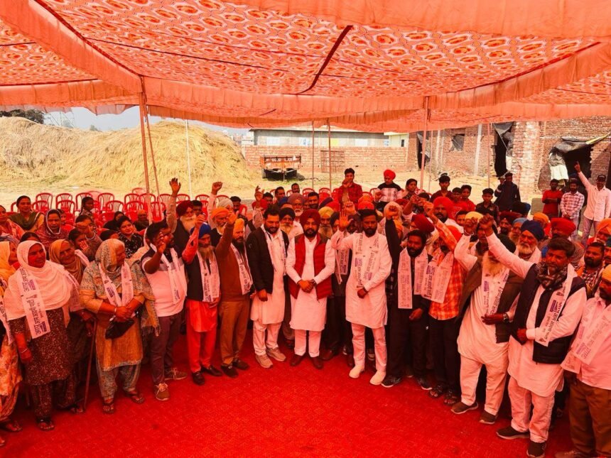 ਚੇਅਰਮੈਨ ਪਨੂੰ ਦੀ ਅਗਵਾਈ ਹੇਠ ਬਹਾਦਰਪੁਰ ਤੋ ਰਵਾਇਤੀ ਪਾਰਟੀਆਂ ਨਾਲ ਸਬੰਧਿਤ ਦਰਜਨਾਂ ਪਰਿਵਾਰ, ਆਪ ਪਾਰਟੀ ਵਿੱਚ ਸ਼ਾਮਲ