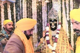 मुख्यमंत्री ने बगलामुखी धाम लुधियाना में माथा टेका लोगों की खुशहाली, शांति और तरक्की के लिए की अरदास