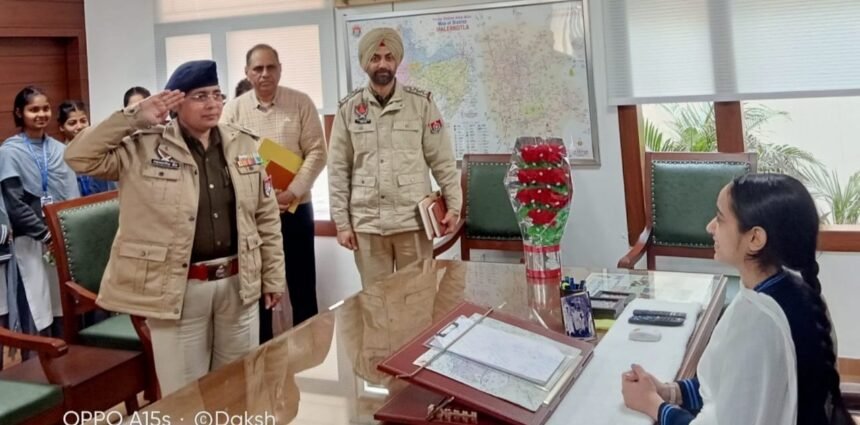 10ਵੀਂ ਜਮਾਤ ਦੀ ਵਿਦਿਆਰਥਣ ਤੇਜਸਵਿਨੀ ਵਾਸ਼ਿਸ਼ਟ ਨੂੰ ਇੱਕ ਦਿਨ ਲਈ ਬਣਾਇਆ ਗਿਆ ਐਸਐਸਪੀ