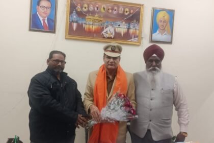 ਡਾ ਪਰਮਜੀਤ ਸਿੰਘ ਉਪ ਪ੍ਰਧਾਨ ਹੋਲੀਫੇਥ  ਆਸ਼ਰਮ ਵੱਲੋਂ ਨਵ ਨਿਯੁਕਤ ਐਸ ਐਚ ਓ ਸੰਜੀਵਨ ਸਿੰਘ ਦਾ ਸਵਾਗਤ ਕੀਤਾ ਗਿਆ