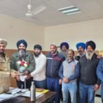 ਭਾਜਪਾ ਆਗੂਆਂ ਨੇ ਨਵ-ਨਿਯੁਕਤ ਐਸਪੀ-ਡੀ ਸਰਬਜੀਤ ਰਾਏ ਨੂੰ ਫੁੱਲਾਂ ਦਾ ਗੁਲਦਸਤਾ ਦੇ ਕੇ ਕੀਤਾ ਸਨਮਾਨਿਤ