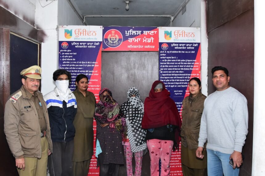 कमिश्नरेट पुलिस ने हनी ट्रैप के जरिए लोगों को ब्लैकमेल करने वाले गिरोह का किया भंडाफोड़, तीन महिलाओं को किया गिरफ्तार