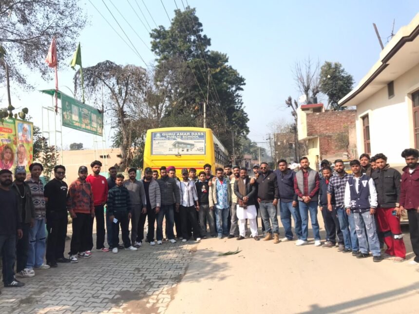 ਬਲਾਕ ਪ੍ਰਧਾਨ ਵਿਕਾਸ ਮੋਮੀ ਦੀ ਅਗਵਾਈ ਹੇਠ ਕਾਫ਼ਲਾ ਰਵਾਨਾ ਬਲਾਕ ਪ੍ਰਧਾਨ ਵਿਕਾਸ ਮੋਮੀ ਦੀ ਅਗਵਾਈ ਹੇਠ ਕਾਫ਼ਲਾ ਰਵਾਨਾ