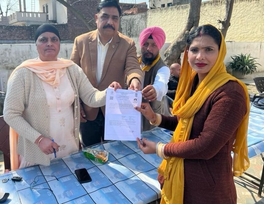 बुधवार को जिले में 30 कैंपों में लोगों को सरकारी सेवाओं का दिया लाभ 15 फरवरी को भी लगेंगे 32 विशेष कैंप