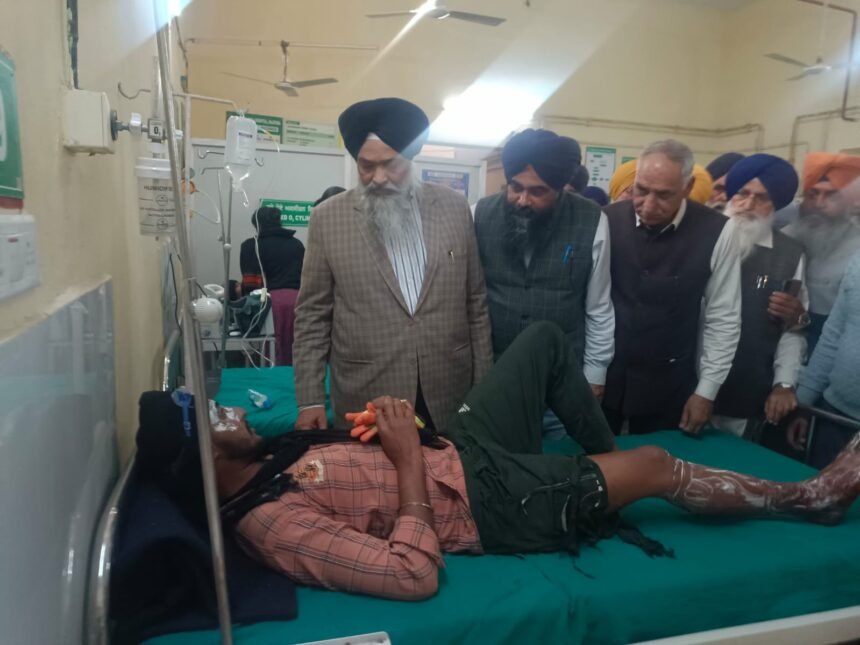 ਪ੍ਰੋ. ਚੰਦੂਮਾਜਰਾ ਦੀ ਅਗਵਾਈ ਵਾਲੇ ਅਕਾਲੀ ਦਲ ਦੇ ਵਫਦ ਨੇ ਪੀ ਜੀ ਆਈ ਅਤੇ ਰਾਜਪੁਰਾ ਦੇ ਸਰਕਾਰੀ ਹਸਪਤਾਲ ਵਿਚ ਦਾਖਲ ਜ਼ਖ਼ਮੀ ਕਿਸਾਨਾਂ ਨਾਲ ਕੀਤੀ ਮੁਲਾਕਾਤ