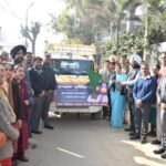 कैबिनेट मंत्री बलकार सिंह द्वारा दाखिला जागरूकता वैन को हरी झंडी दिखाकर किया गया रवाना