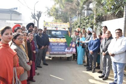 कैबिनेट मंत्री बलकार सिंह द्वारा दाखिला जागरूकता वैन को हरी झंडी दिखाकर किया गया रवाना