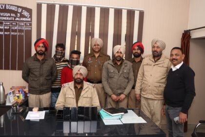 ਕਮਿਸ਼ਨਰੇਟ ਪੁਲਿਸ ਨੇ ਦੋ ਸਨੈਚਰਾਂ ਨੂੰ ਕੀਤਾ ਕਾਬੂ ਕਰਕੇ ਉਨ੍ਹਾਂ ਕੋਲੋਂ ਪੰਜ ਮੋਬਾਈਲ ਫ਼ੋਨ, ਇੱਕ ਮੋਟਰ ਸਾਈਕਲ ਅਤੇ ਇੱਕ ਤੇਜ਼ਧਾਰ ਹਥਿਆਰ ਬਰਾਮਦ