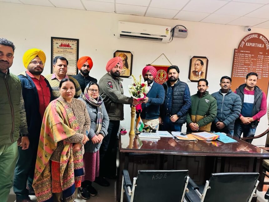 ਡੀਸੀ ਦਫਤਰ ਕਰਮਚਾਰੀ ਯੂਨੀਅਨ ਕਪੂਰਥਲਾ ਵੱਲੋਂ ਨਵ-ਨਿਯੁਕਤ ਉੱਪ ਮੰਡਲ ਮੈਜਿਸਟਰੇਟ ਦਾ ਕੀਤਾ ਗਿਆ ਨਿੱਘਾ ਸਵਾਗਤ