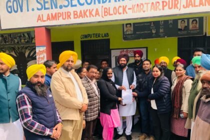 कैबिनेट मंत्री ने करतारपुर हलके के गांवों में लगाए विशेष कैंपों की समीक्षा की बडी गिनती में लोग आम आदमी पार्टी में हुए शामिल