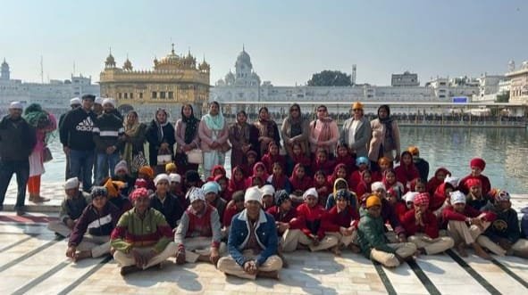 ਸਰਕਾਰੀ ਹਾਈ ਸਕੂਲ ਪਿੰਡ ਧਾਲੀਵਾਲ ਦੋਨਾਂ ਦੇ ਸਕੂਲੀ ਬੱਚਿਆਂ ਨੂੰ ਧਾਰਮਿਕ ਅਤੇ ਸਿੱਖਿਅਕ ਟੂਰ ਕਰਵਾਇਆ ਗਿਆ