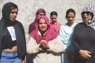 ਜਸਪਾਲ ਮਹੰਤ ਉਰਫ ਰੋਕਸੀ ਨੇ ਆਪਣੇ ਮਹੰਤ ਸਾਥੀਆਂ ਨੂੰ ਨਾਲ ਲੈਕੇ ਪ੍ਰੈਸ ਕਾਨਫਰੰਸ ਕੀਤੀ, ਲਗਾਇਆ ਧੱਕੇਸ਼ਾਹੀ ਦਾ ਆਰੋਪ