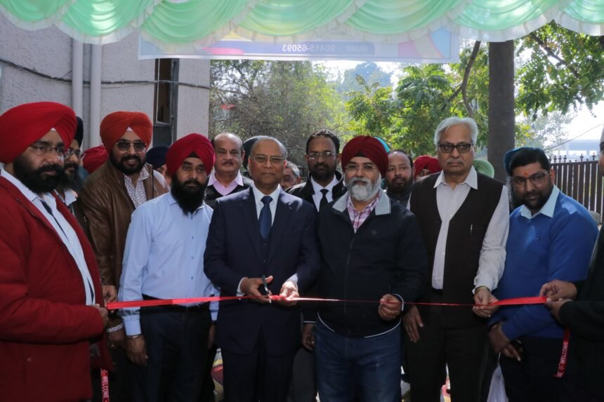 ਪੰਜਾਬ ਪ੍ਰੈੱਸ ਕਲੱਬ ਜਲੰਧਰ ਵਿਚ ਦੋ ਰੋਜ਼ਾ ਫੋਟੋ ਤੇ ਕਲਾ ਪ੍ਰਦਰਸ਼ਨੀ ਆਰੰਭ, ਰਮੇਸ਼ ਮਿੱਤਲ ਚੇਅਰਮੈਨ ਐਲ.ਪੀ.ਯੂ. ਨੇ ਆਪਣੇ ਕਰ ਕਮਲਾਂ ਨਾਲ ਕੀਤਾ ਉਦਘਾਟਨ