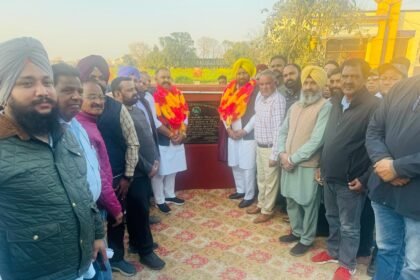 कैबिनेट मंत्री व सांसद ने 2.58 करोड़ रुपये के विकास प्रोजैक्टों के नींव पत्थर रखे