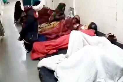 भीषण सड़क हादसाः पिकअप वाहन अनियंत्रित होकर पलटा, 14 लोगों की मौत