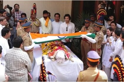 पंचतत्व में विलीन हुए पंकज उधास, परिवार-दोस्तों ने नम आखों से दी गजल गायक को आखिरी विदाई