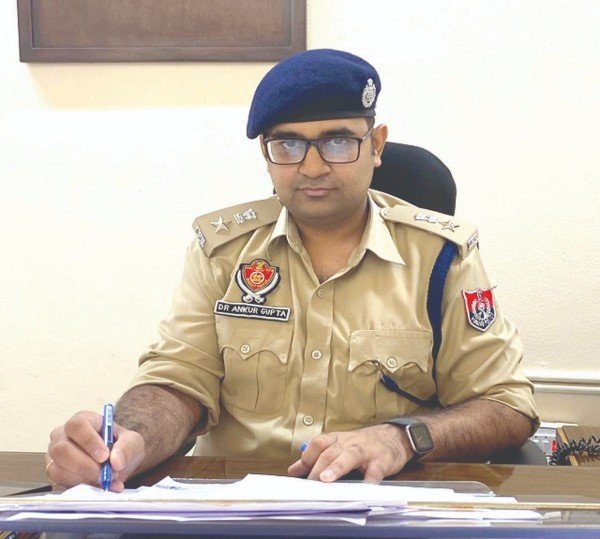 रेस्तरां, क्लब और अन्य लाइसैंसशुदा खाने-पीने वाले स्थान रात 12 बजे के बाद रहेगें बंद ग्राहकों और नए आर्डर पर रात 11:30 बजे के बाद पांबदी