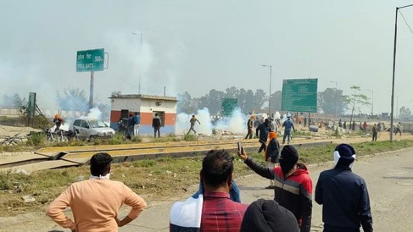 शंभू बॉर्डर पर कैसे मचा बवाल… पहले चेतावनी दे रही पुलिस को क्यों दागने पड़े आंसू गैस के गोले