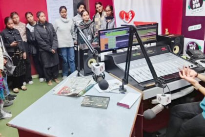 सेंट सोल्जर इंस्टीट्यूट ऑफ बिजनेस मैनेजमेंट एंड एग्रीकल्चर कॉलेज ने 94.3 माय एफएम रेडियो स्टेशन का किया दौरा