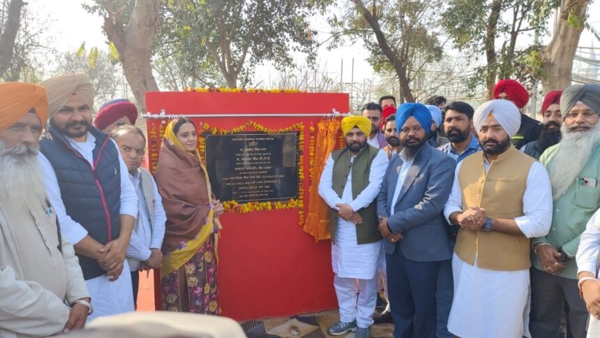 ਬਿਜਲੀ ਮੰਤਰੀ ਹਰਭਜਨ ਸਿੰਘ ਵੱਲੋਂ ਸਬ ਸਟੇਸ਼ਨ ਸਿੰਘਾਂਵਾਲਾ ਵਿਖੇ ਨਵੇਂ ਪਾਵਰ ਟ੍ਰਾਂਸਫਾਰਮਰਾਂ ਨੂੰ ਸਥਾਪਤ ਕਰਨ ਦੇ ਕੰਮ ਦਾ ਰੱਖਿਆ ਨੀਂਹ ਪੱਥਰ