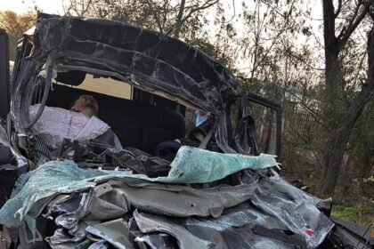 सड़क पर खड़े ट्रक से भिड़ी स्कॉर्पियो, दो लोगों की मौत, तीन जख्मी अस्पताल में भर्ती