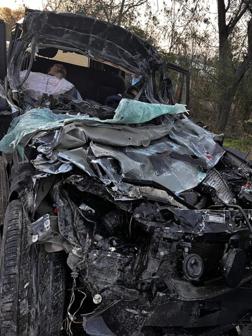 सड़क पर खड़े ट्रक से भिड़ी स्कॉर्पियो, दो लोगों की मौत, तीन जख्मी अस्पताल में भर्ती