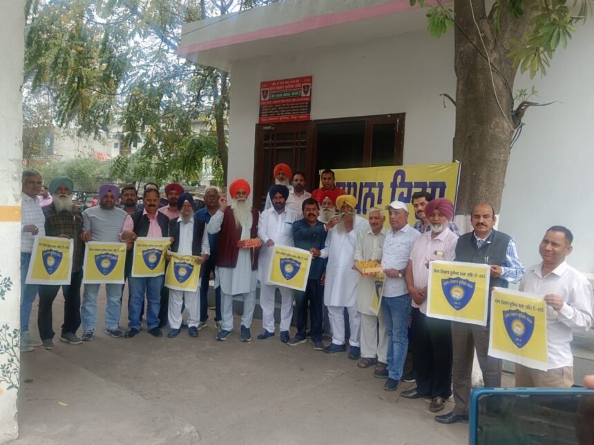ਪੰਜਾਬ ਨੰਬਰਦਾਰ ਯੂਨੀਅਨ ਦਾ ਜਲੰਧਰ ਤਹਿਸੀਲ ਕੰਪਲੈਕਸ ਵਿਖੇ ਮਨਾਇਆ ਗਿਆ 45ਵਾਂ ਸਥਾਪਨਾ ਦਿਵਸ, ਵੰਡੇ ਗਏ ਲੱਡੂ