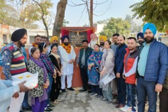 ਚੇਅਰਮੈਨ ਇੰਡੀਅਨ ਨੇ ਤਿੰਨ ਲੱਖ ਦੀ ਲਾਗਤ ਨਾਲ ਬਣਨ ਵਾਲੀ ਪਬਲਿਕ ਬਾਥਰੂਮ ਦੇ ਕੰਮਾਂ ਦਾ ਰੱਖਿਆ ਨੀਹ ਪੱਥਰ