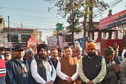 ਸ਼ੀਤਲਾ ਮਾਤਾ ਮੰਦਿਰ ਜਲੌਖਾਨਾ ਵਲੋਂ ਕੱਢੀ ਸ਼ੋਭਾ ਯਾਤਰਾ ਵਿੱਚ ਵਿਸ਼ਵ ਹਿੰਦੂ ਪ੍ਰੀਸ਼ਦ ਦੇ ਨਰੇਸ਼ ਪੰਡਿਤ ਨੇ ਲਗਾਈ ਹਾਜਰੀ