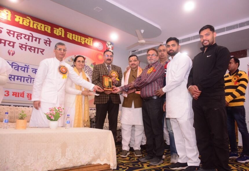 ਨਰੇਸ਼ ਪੰਡਿਤ ਨੂੰ ਸਮਾਜ ਸੇਵਾ ਵਿੱਚ ਬਿਹਤਰ ਯੋਗਦਾਨ ਲਈ ਕੀਤਾ ਗਿਆ ਸਨਮਾਨਿਤ