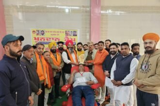 ਸ਼ਿਵ ਸੈਨਾ ਸ਼ਿੰਦੇ ਨੇ ਲਗਾਇਆ ਖੂਨਦਾਨ ਕੈਂਪ, ਖੂਨਦਾਨ ਕੈਂਪ ਵਿੱਚ ਨੌਜਵਾਨਾਂ ਨੇ ਕੀਤਾ 30 ਯੂਨਿਟ ਖੂਨ ਦਾਨ