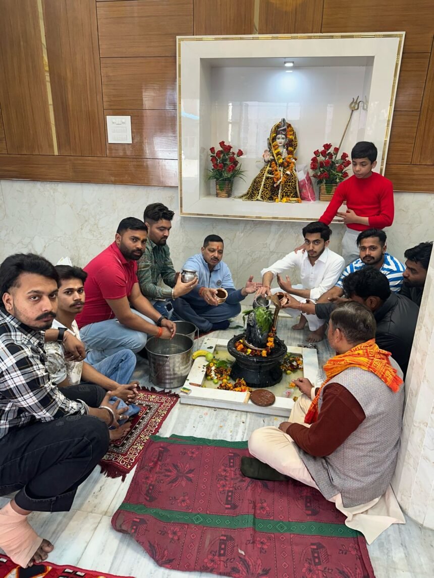 ਸ਼ਿਵਰਾਤਰੀ ਮੌਕੇ ਵੱਖ-ਵੱਖ ਸ਼ਿਵ ਮੰਦਰਾਂ ਵਿਖੇ ਨਤਮਸਤਕ ਹੋਏ ਬਜਰੰਗ ਦਲ ਆਗੂ ਨਰੇਸ਼ ਪੰਡਿਤ