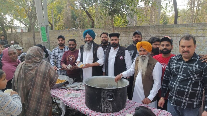 शिवरात्रि महोत्सव के उपलक्ष्य में युवा भाजपा द्वारा लगाया गया लंगर