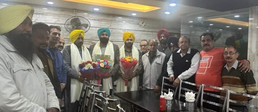 ਮਨਿਆਰੀ ਐਸੋਸੀਏਸ਼ਨ ਵੱਲੋਂ ਕੰਵਰ ਇਕਬਾਲ ਸਿੰਘ ਨੂੰ ਪੰਜਾਬ ਸਰਕਾਰ ਦੇ ਚੰਡੀਗੜ੍ਹ ਸਥਿੱਤ ਦਫ਼ਤਰ ਵਿੱਚ ਉੱਚਾ ਅਹੁਦਾ ਮਿਲਣ ਤੇ ਕੀਤਾ ਗਿਆ ਸਨਮਾਨਿਤ