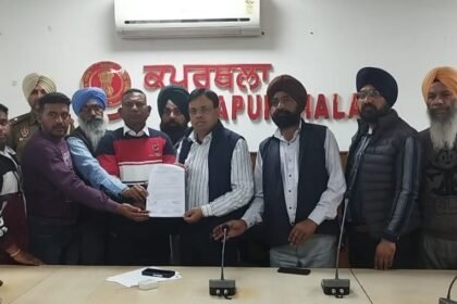 ਕਰਮਚਾਰੀ ਜੁਆਇੰਟ ਐਕਸ਼ਨ ਕਮੇਟੀ ਨੇ ਆਪਣੀਆਂ ਮੰਗਾਂ ਸਬੰਧੀ ਡੀਸੀ ਨੂੰ ਦਿੱਤਾ ਮੰਗ ਪੱਤਰ