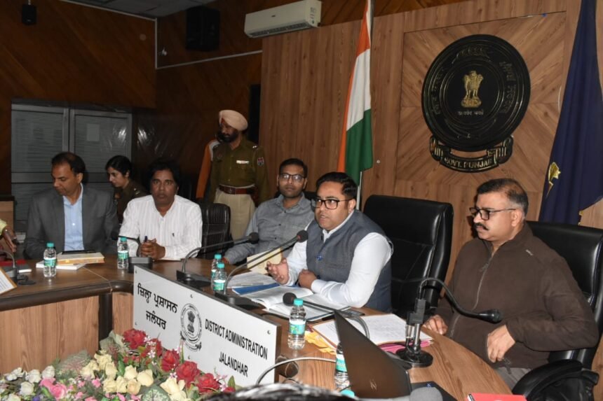 आदर्श चुनाव संहिता को इन-बिन लागू किया जाए – जिला चुनाव अधिकारी के अधिकारियों को दिए निर्देश, सरकारी संपत्तियों पर राजनीतिक विज्ञापनों को 24 घंटे के भीतर हटाने के आदेश जारी