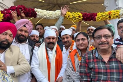 सांसद सुशील रिंकू ने उम्मीदवार बनने के बाद गुरु घर में माथा टेक कर शुरू की अपनी अगली पारी की शुरूआत