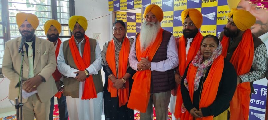 ਗੁਰਬਿੰਦਰ ਸਿੰਘ ਸਾਹੀ ਨੂੰ ਹਲਕਾ ਇੰਚਾਰਜ ਗੁਰਸ਼ਰਨ ਕਪੂਰ ਨੇ ਕੀਤਾ ਸਨਮਾਨਿਤ