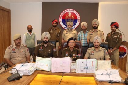 जालंधर कमिश्नरेट पुलिस ने फर्जी ड्राइविंग लाइसेंस और आरसी बनाने वाले गिरोह का किया भंडाफोड़, 159 बीमा प्रमाणपत्र, 222 वाहन प्रमाणपत्र, 57 आरसी ट्रांसफल फाइलें, 35 आरसी और 180 आवेदन पत्र समेत एक गिरफ्तार