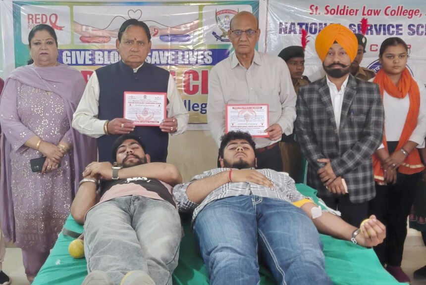 शहीद ए आज़म भगत सिंह के शहीदी दिवस पर सेंट सोल्जर लॉ कॉलेज में रक्तदान शिविर का आयोजन