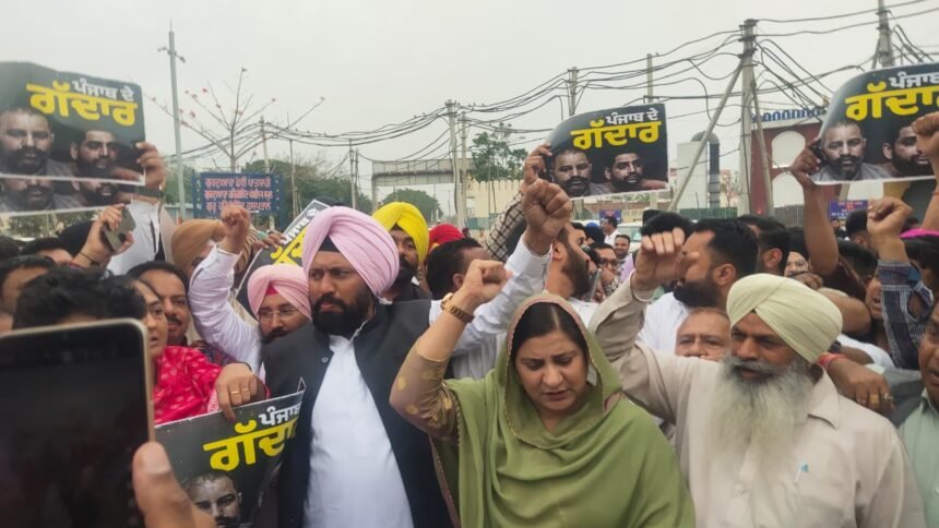 MP ਸੁਸ਼ੀਲ ਰਿੰਕੂ ਤੇ MLA  ਸ਼ੀਤਲ ਅੰਗੁਰਾਲ ਵਲੋਂ ਭਾਜਪਾ ਸ਼ਾਮਿਲ ਹੋਣ ਦੇ ਬਾਅਦ ਆਮ ਆਦਮੀ ਪਾਰਟੀ ਦੇ ਜਲੰਧਰ ਸੰਗਠਨ ਅਤੇ ਕੈਬਿਨੇਟ ਮੰਤਰੀ ਬਲਕਾਰ ਸਿੰਘ, ਤੇ ਵਿਧਾਇਕਾ ਨੇ ਕੀਤਾ ਵਿਰੋਧ ਪ੍ਰਦਰਸ਼ਨ