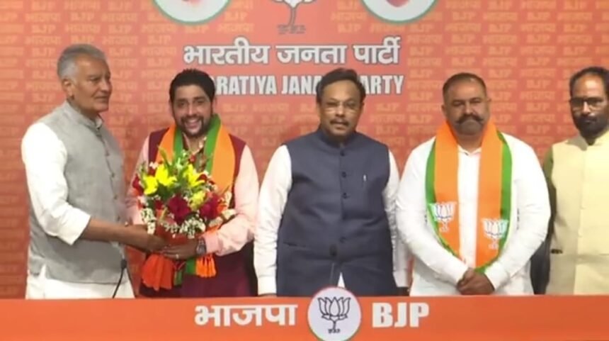 आम आदमी पार्टी के जालंधर से सांसद सुशील रिंकू और विधायक शीतल अंगुराल भाजपा में हुए शामिल
