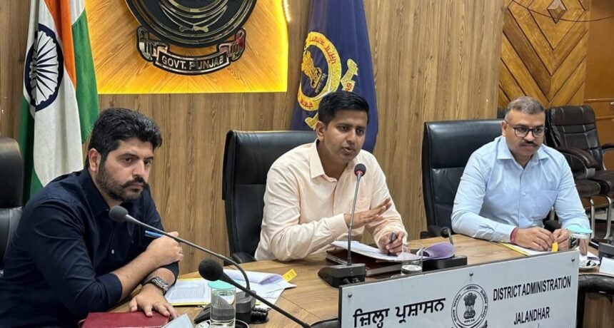 डिप्टी कमिश्नर ने आगामी मौसम में बाढ़ से बचाव के लिए पुख्ता प्रबंध करने के दिए आदेश