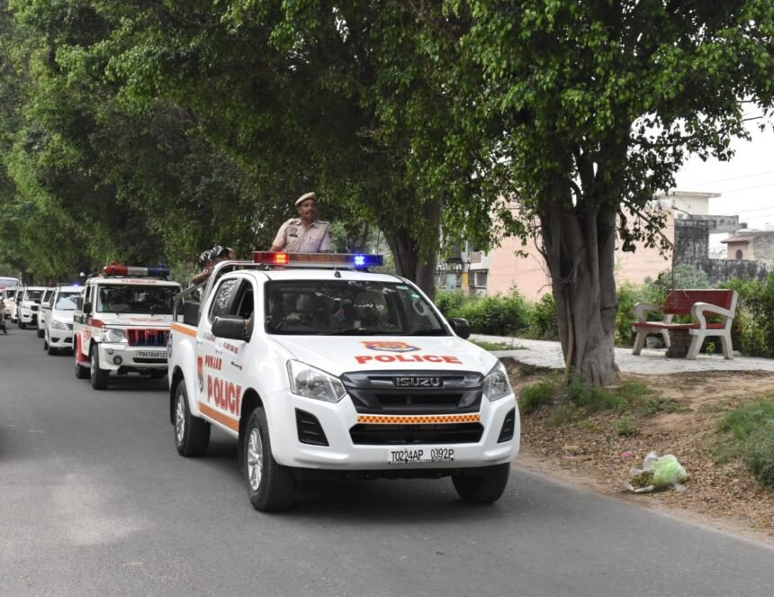 लोकसभा चुनाव-2024 के मद्देनज़र सुरक्षा बलों ने शहरी क्षेत्रों में निकाला फ्लैग मार्च