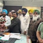 ਨੰਬਰਦਾਰ ਯੂਨੀਅਨ ਪੰਜਾਬ ਨੇ ਕੀਤਾ ਨਵੇਂ ਆਏ ਜਲੰਧਰ ਦੇ ਡਿਪਟੀ ਕਮਿਸ਼ਨਰ ਹਿਮਾਂਸ਼ੂ ਅਗਰਵਾਲ ਦਾ ਫੁੱਲਾਂ ਦੇ ਬੁੱਕੇ ਦੇ ਕੇ ਸਵਾਗਤ