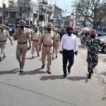 लोकसभा चुनावों के मद्देनज़र पुलिस और सुरक्षा बलों ने करतारपुर और जालंधर शहर में निकाला फ्लैग मार्च