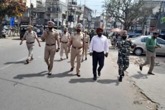 लोकसभा चुनावों के मद्देनज़र पुलिस और सुरक्षा बलों ने करतारपुर और जालंधर शहर में निकाला फ्लैग मार्च
